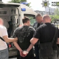 На Оболоні іноземець намагався вбити киянина: чоловік випав з 11-го поверху під час втечі