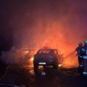 Нічна пожежа в Києві: у Шевченківському районі згорів Lexus і пошкодило інші авто