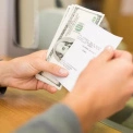 Долар дешевшає не всюди: де у Києві сьогодні найвигідніше обміняти валюту