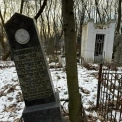 На Куренівському кладовищі в Києві занепадає поховання родича Шолом-Алейхема