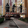 У трьох районах Києва рятувальники прибрали небезпечні аварійні конструкції