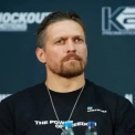 Родина Усика між Києвом і світом: що відомо про дружину та дітей боксера