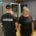 У Києві затримали жінку за схему з «бронюванням» за 18 тисяч доларів