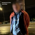 У Києві чоловік напав на жінку біля бювету: його затримали та направили на психіатричну експертизу
