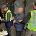 У Києві викрили схему виїзду за кордон за $17 тисяч: затримано трьох організаторів