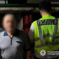 У Печерському районі Києва чоловік випадковим пострілом із рушниці тяжко поранив жінку
