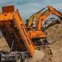 Біля метро «Чернігівська» у Києві повністю демонтували аварійний шляхопровід