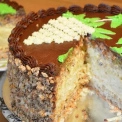Чому «Київський торт» у меню часто називають «КСК»: пояснення кондитерського сленгу