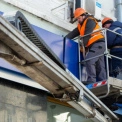 У Києві демонтують незаконну рекламу: де триватимуть роботи до 5 червня
