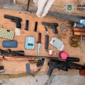 Штурм у гаражі в Києві: КОРД затримав наркоділка, який погрожував підірвати гранату Ф-1