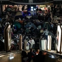 У Києві можуть обмежити туристичні намети в метро під час тривог через нестачу місць в укриттях