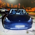 Водій Mercedes викрав Tesla на АЗС в Оболонському районі Києва