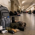 Намети та матраци під забороною: у метро Києва оновили правила перебування в укриттях
