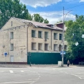 На Печерську зводять 80-метровий ЖК біля Лаври: демонтують історичну будівлю училища зв’язку