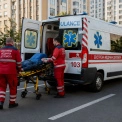 «Очікуйте на відбій»: у Києві пораненому під обстрілом порадили чекати закінчення тривоги — деталі скандалу