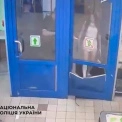 У Києві нетвереза дівчина вибила двері супермаркету через відмову продати алкоголь