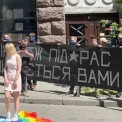 У Києві студентку звільнили з роботи після інциденту з прапором ЛГБТК+ на «КиївПрайд»