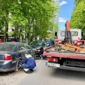 У Святошинському районі Києва прибирають покинуті авто: триває евакуація транспорту