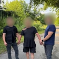 У Києві ексчиновник пропонував «бронь» і зняття з розшуку за тисячі доларів