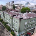У Києві законсервували пошкоджений після російської атаки дах Інституту біохімії