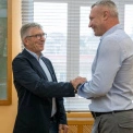 Кличко зустрівся з французьким партнером: Франція прийме ще 100 українських дітей