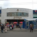 Біля метро «Лук’янівська» у Києві облаштовують тимчасовий наземний пішохідний перехід