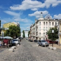 Андріївський узвіз у Києві: боларди оновлять, а 1500 автомобілів вилучили з бази доступу