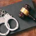 Закупівлі для лежачих хворих за завищеними цінами: у Києві судитимуть посадовицю