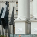 Біля МЗС у Києві встановили восьмиметрову скульптуру «Фенікс»: що вона символізує
