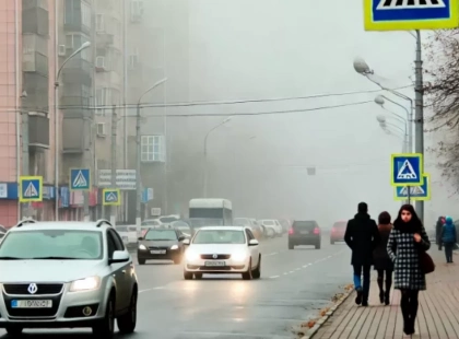 Густий туман у Києві: поліція нагадала важливі правила для водіїв