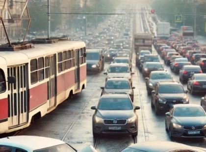 Потрійна аварія у Києві: рух паралізовано на ключових вулицях