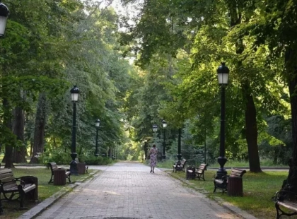 Як 120 років тому кияни відпочивали у Міському саду: архівні фото