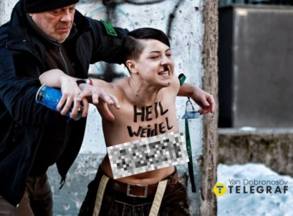 Протест Femen у Києві: акція перед посольством Німеччини проти проросійських сил