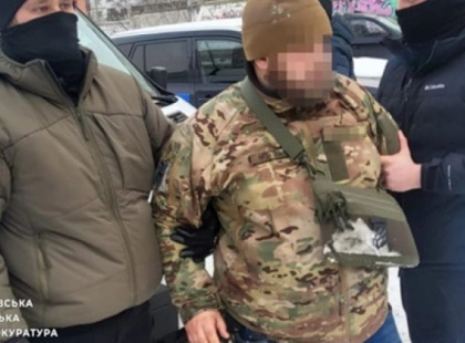 У Києві продавали авто, призначені для ЗСУ