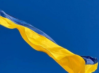 Найбільший прапор України приспустили в Києві: причини та наслідки