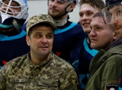 Kyiv Capitals започаткували нову традицію: як хокей та військові об'єднують Україну