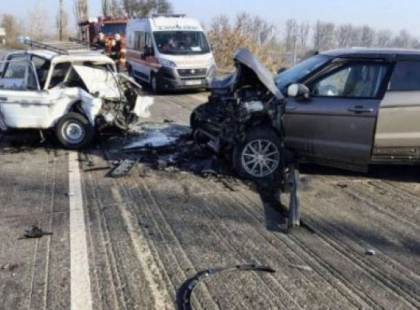Смертельна ДТП на Київщині: загинув водій ВАЗ, жінка постраждала