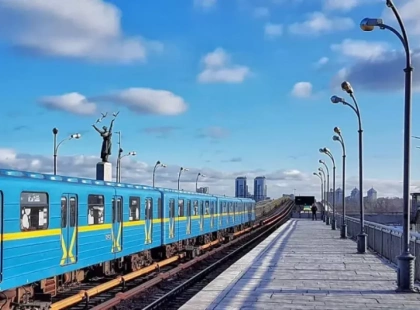 Рух червоної гілки метро в Києві відновлено після пошкодження