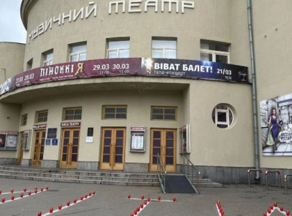 Київські театри об’єдналися у День пам’яті: Маріуполь у серцях