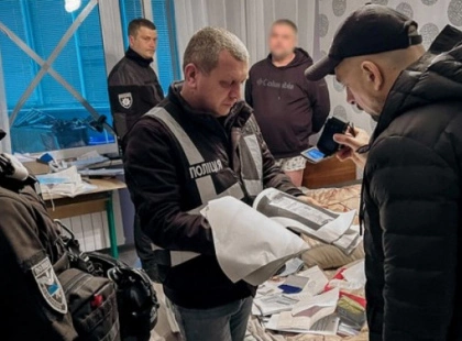У Києві викрили банду, яка крала авто з арештмайданчиків за фальшивими рішеннями суду