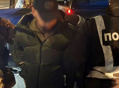 Затримання торговця зброєю у Києві: три автомати, арсенал в авто та арешт