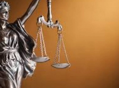 П’яний киянин розбив скло магазину і конфліктував з жінкою: суд виніс вирок