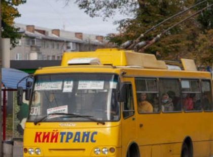 Безготівковий проїзд у маршрутках Києва: Коли чекати на зміни?
