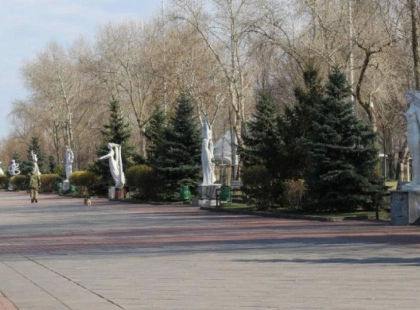 У Києві реставрують Алею муз на Оболонській набережній