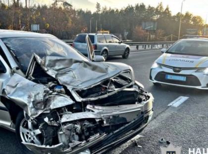 На Київщині в ДТП постраждала 18-річна дівчина: подробиці аварії біля Стоянки