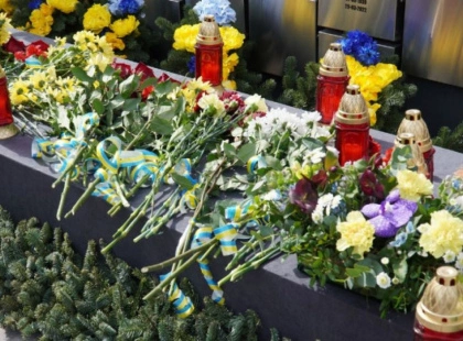 Третя річниця звільнення Бучі: сльози та квіти на пам'ять про героїв