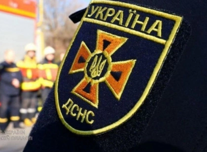 Чоловіка з важкими травмами звільнили з ями за допомогою бензоріза: як це сталося