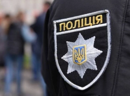 У Києві затримано чоловіка з незаконною зброєю та наркотиками: деталі обшуку