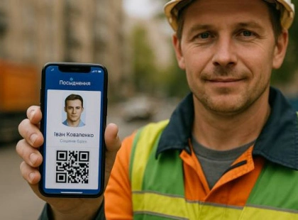 QR-посвідчення замість пластикових: як Київ переводить комунальників і соцпрацівників у цифрову площину