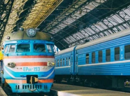 Потяг Київ–Чернівці збив людину поблизу Ірпеня